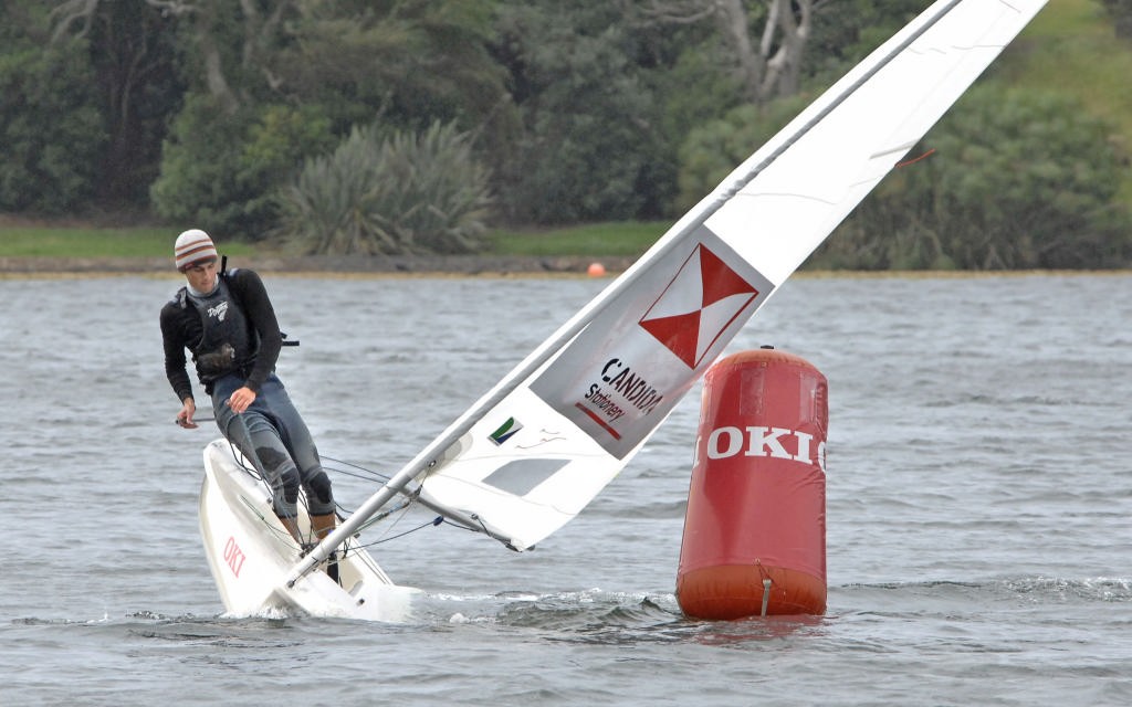 Matt Coutts wrestles with his boat on his way to winning the 2007 OKI 24 Hour Race © Event Media
